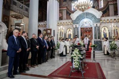 Γιώργος Γραμματικάκης: Συγκίνηση στο τελευταίο “αντίο” στον σπουδαίο πανεπιστημιακό (βίντεο)