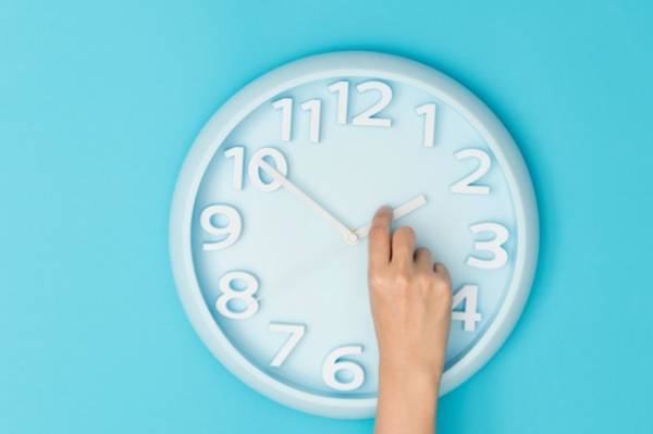 Αλλαγή ώρας 2024: Πότε γυρνάμε τους δείκτες των ρολογιών μια ώρα μπροστά