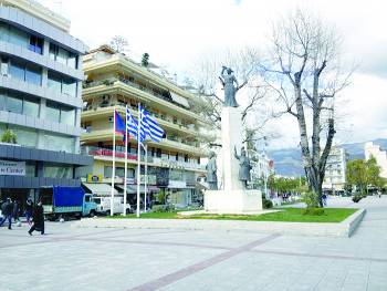 Πέρασε στην… αντίσταση και κατέβασε την σημαία της Ε.Ε.: Ο Νίκας το παίζει Γλέζος