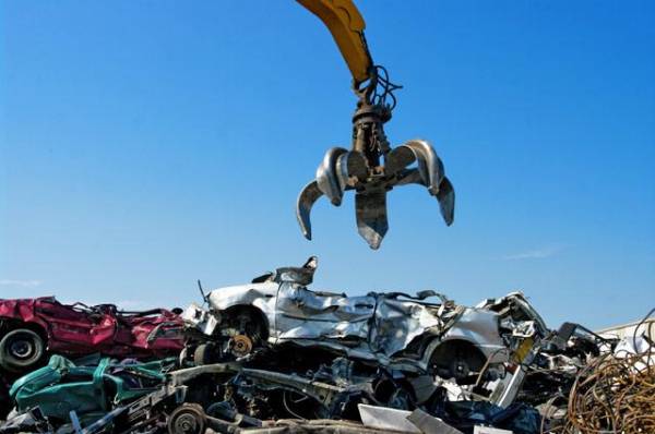 Πρόστιμα σε μονάδες ανακύκλωσης αυτοκινήτων σε Καλαμάτα και Σπερχόγεια