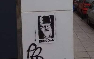 Καλαμάτα: Γέμισαν τοίχους στο κέντρο με συνθήματα κατά του Νίκα