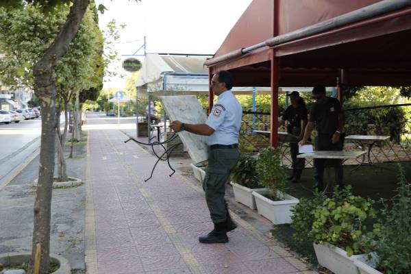 Ο Δήμος Καλαμάτας μάζεψε τραπεζοκαθίσματα σε Παπλωματάδικα και Ουζάκια