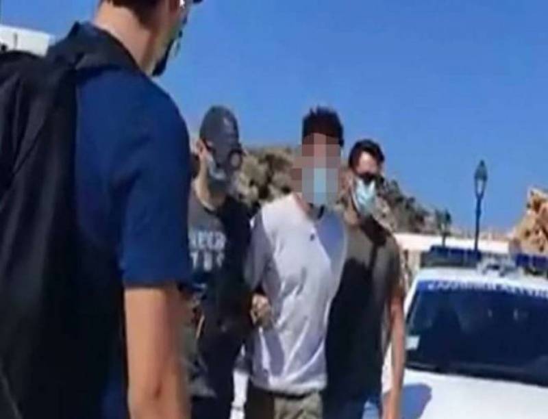 Φολέγανδρος: Στον εισαγγελέα στη Νάξο ο 30χρονος καθ' ομολογίαν δολοφόνος της 26χρονης (βίντεο)