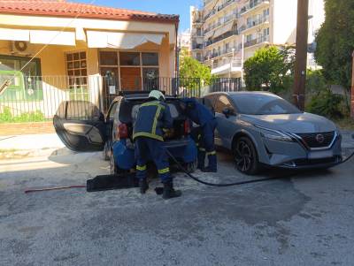 Φωτιά σε αυτοκίνητο στο κέντρο της Καλαμάτας