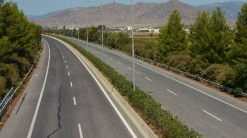Υπό μερικό έλεγχο η πυρκαγιά στην παλαιά εθνική Αθηνών-Κορίνθου - Αποκαταστάθηκε η κυκλοφορία των οχημάτων