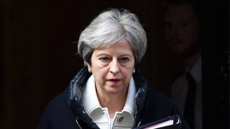 Δεκάδες Βρετανοί πρώην πρεσβευτές προτρέπουν τη Τ. Μέι να αναβάλει το Brexit