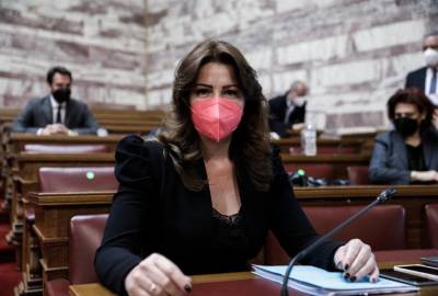 Η βουλευτής της ΝΔ Kατερίνα Παπακώστα ζητά να κοπούν πρόστιμα στους εγκλωβισμένους οδηγούς!
