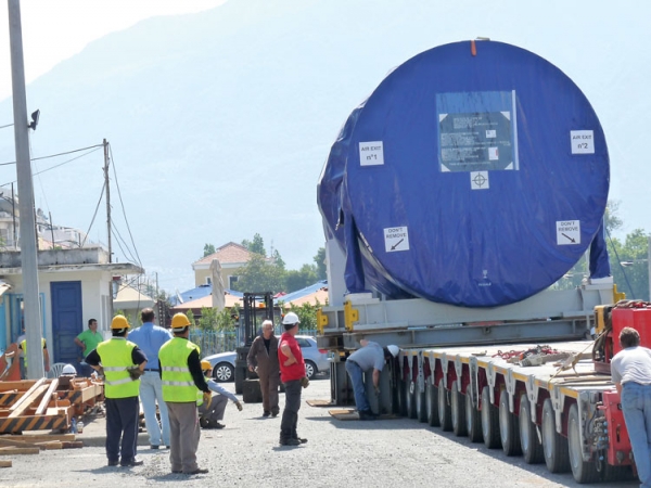 Το βάρος της τουρμπίνας &quot;λύγισε&quot; την προβλήτα