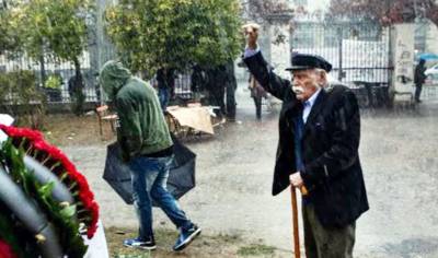 Προσκυνητές στη μνήμη του Μανώλη Γλέζου συνεχίζουμε τον αγώνα του