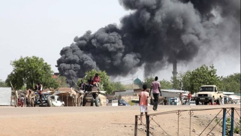 Μαίνονται οι μάχες στο Σουδάν - Από ασθένειες και υποσιτισμό απειλούνται οι εκτοπισμένοι