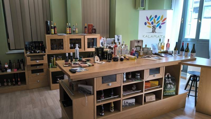 Καλαμάτα: Γευσιγνωσία μελιού στο εκθετήριο τοπικών προϊόντων του Δήμου
