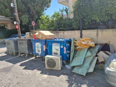Διαμαρτυρία για τα σκουπίδια