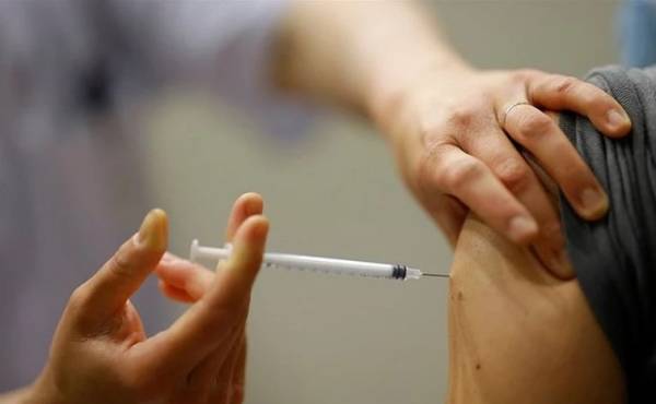 Κορονοϊός: Η τρίτη δόση του εμβολίου της Pfizer μειώνει σημαντικά τον κίνδυνο νοσηλείας
