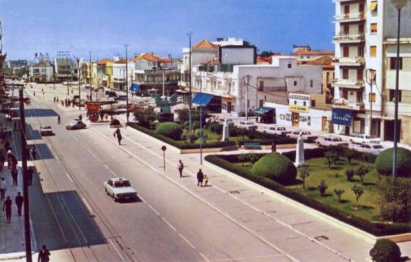 Η πλατεία στις αρχές της δεκαετίας του 1970