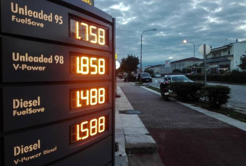 Πρατηριούχοι για τιμή βενζίνης: Στα 2 ευρώ η αμόλυβδη στα μεγάλα αστικά κέντρα (βίντεο)