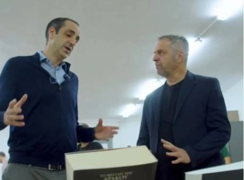 Δωρεά βιβλίων στον ΕΟΠΑΕ στη Θεσσαλονίκη από τους Bookmarkers και τον Γρηγόρη Δημητριάδη (βίντεο)