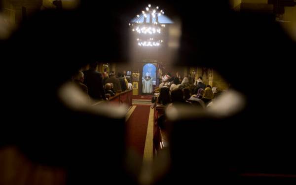 Στους 7.805 οι νεκροί από κορονοϊό στην Αίγυπτο: Θεοφάνια χωρίς ρίψη σταυρού
