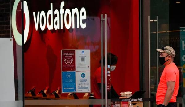Vodafone: O βρετανικός όμιλος ανακοίνωσε πως θα καταργήσει 11.000 θέσεις εργασίας σε τρία χρόνια
