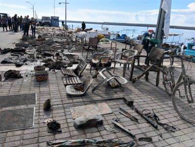 Ποδήλατα, πατίνια, ξαπλώστρες και… οβίδα στο λιμάνι της Καλαμάτας (φωτογραφίες)