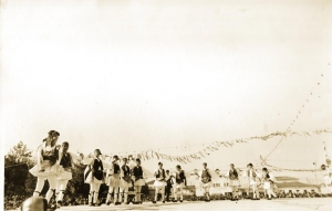 Παραδοσιακή ομάδα φουστανελοφόρων στο καρναβάλι της Μεσσήνης 