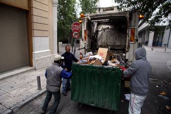 Οικονομική Επιτροπή Τριφυλίας: Ακυρος ο διαγωνισμός για τα απορριμματοφόρα