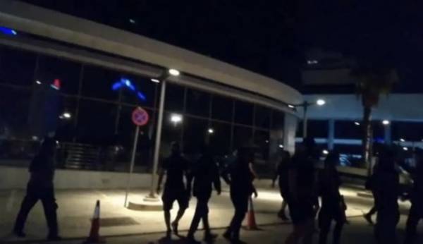 Παρέμβαση Ρουβίκωνα στα γραφεία της Attica Group για τη δολοφονία του Αντώνη
