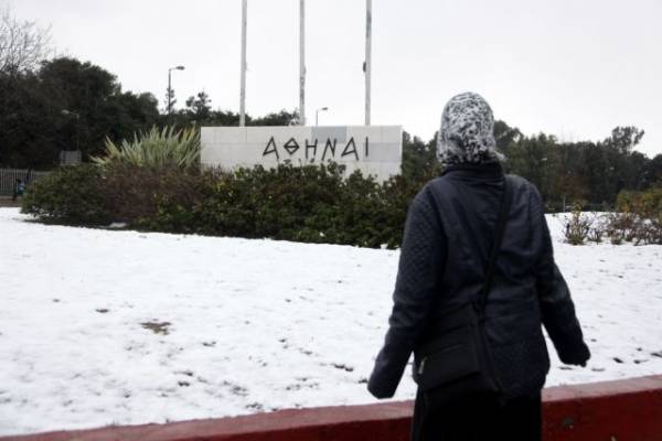 Χιόνια στην Αττική έφερε ο «Τηλέμαχος» (Βίντεο)