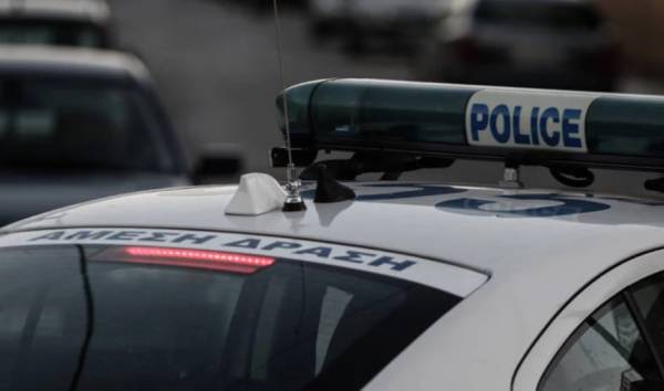 Ιωάννινα: Πατέρας και γιος χτύπησαν αστυνομικό με σπασμένο ποτήρι