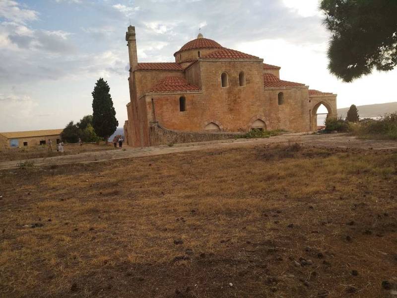 Τοτέμ, λεφτόδεντρα και το κάστρο της Πύλου
