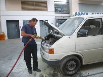 Φωτιά σε βανάκι σούπερ μάρκετ στην Καλαμάτα (βίντεο)