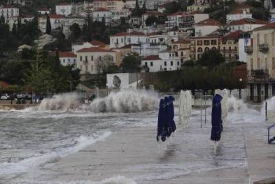 Προειδοποίηση για θυελλώδεις ανέμους από τα Λιμεναρχεία Καλαμάτας και Πύλου