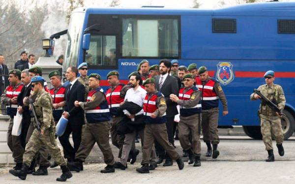 Τουρκία: Ενταλμα σύλληψης για 176 στρατιωτικούς ύποπτους ως Γκιουλενιστές