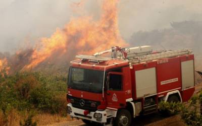 Σε εξέλιξη φωτιά στα Λευκάκια Ναυπλίου - Φωτιά και στον Πύργο Ηλείας