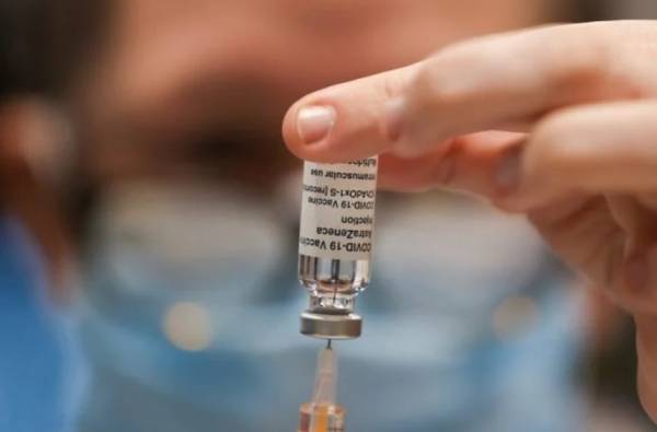 FT: Λιγότερο αποτελεσματικό στη νοτιοαφρικανική μετάλλαξη το εμβόλιο της AstraZeneca