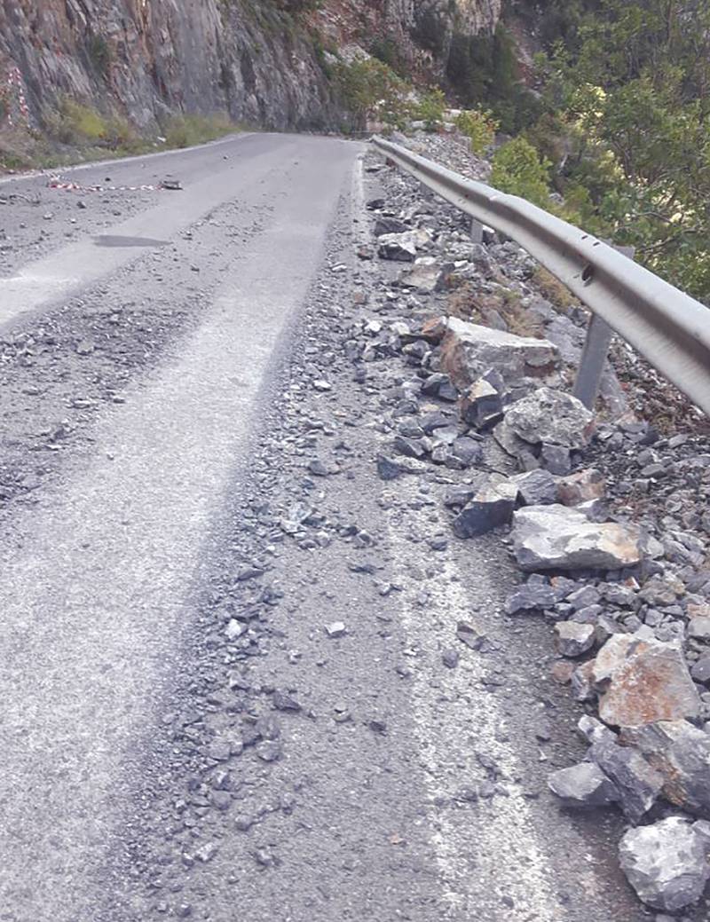Μεσσηνία: Kαταπτώσεις βράχων στο δρόμο Αμφεια - Πολιανή