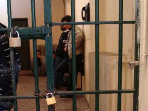 Απεργία πείνας 10 μεταναστών στα κρατητήρια Καλαμάτας