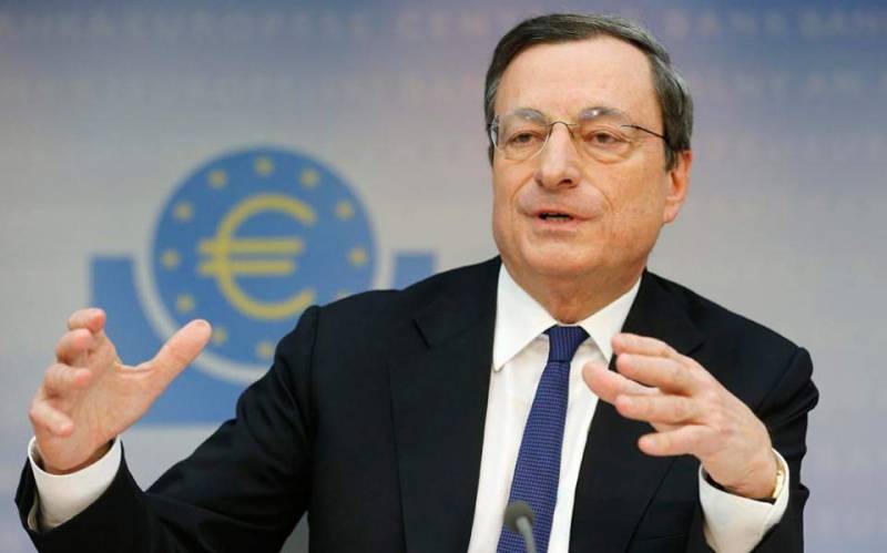 Ντράγκι: Η ΕΚΤ δεν θα βιασθεί να αυξήσει τα επιτόκια