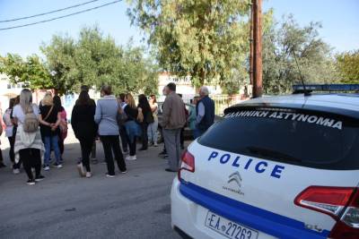 Ποινική δίωξη στον 16χρονο που μαχαίρωσε τον πατέρα του - Την Τετάρτη θα απολογηθεί για ανθρωποκτονία από πρόθεση