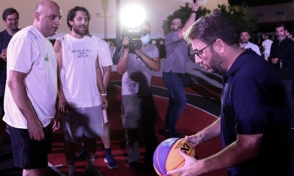 Ανδρουλάκης: Οδηγείται στο χειρουργείο μετά τη ρήξη χιαστού που υπέστη