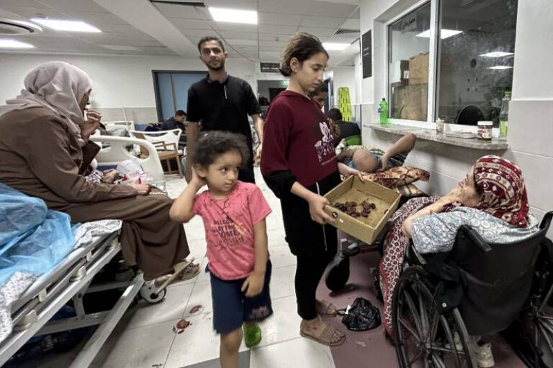 Το Ισραήλ πολιορκεί δύο νοσοκομεία στη Γάζα και ζητά την εκκένωσή τους (βίντεο)