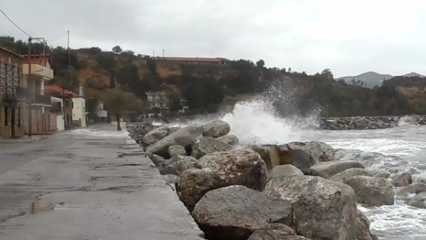 Βίντεο με κύματα από το Ακρογιάλι Αβίας