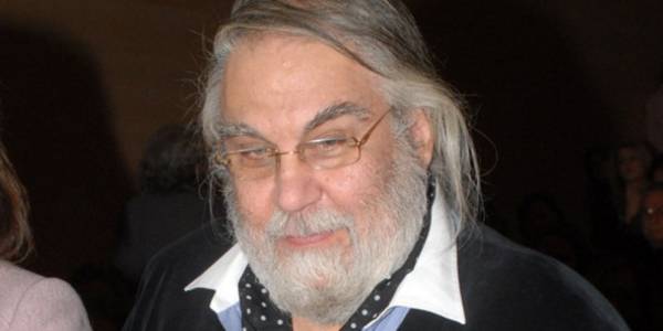 Πέθανε ο μουσικοσυνθέτης Βαγγέλης Παπαθανασίου (βίντεο)
