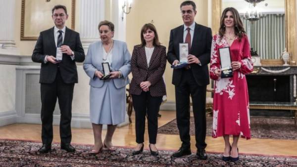 Κ. Σακελλαροπούλου: Βράβευσε τη Βικτωρία Καρέλια και άλλους σπουδαίους Έλληνες στο Προεδρικό Μέγαρο (Βίντεο)