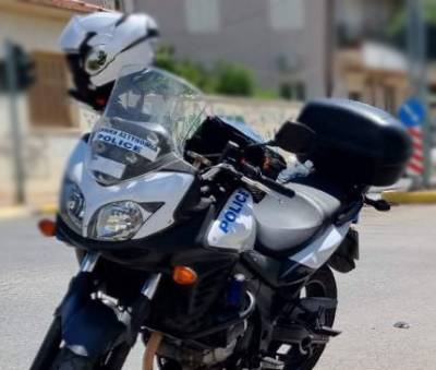 Τραυματίστηκαν δύο αστυνομικοί στο Ψυχικό, όταν διαρρήκτες τούς εμβόλισαν με μηχανή - Συνελήφθη 55χρονος