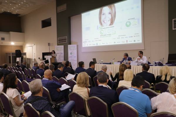 Με επιτυχία το 36ο συνέδριο της Ομοσπονδίας Συνεταιρισμών Φαρμακοποιών Ελλάδος στην Καλαμάτα - Πολυπαραγοντικό το πρόβλημα της έλλειψης φαρμάκων (βίντεο)