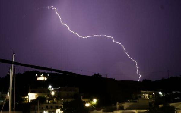 Έκτακτο δελτίο επιδείνωσης του καιρού με βροχές και καταιγίδες - «Βουτιά» της θερμοκρασίας κατά 10 βαθμούς