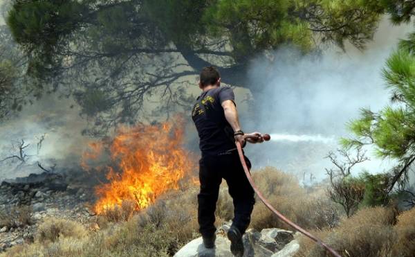 Παραμένει υψηλός ο κίνδυνος πυρκαγιάς σε αρκετές περιοχές της χώρας