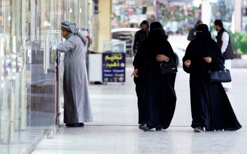 Χωρίς την άδεια του άνδρα τους μπορούν να ταξιδεύουν πλέον στο εξωτερικό οι γυναίκες στη Σαουδική Αραβία