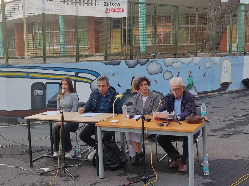 “Θα τους νικήσουμε στο τέλος, γιατί το δίκιο πάντα νικάει” - Το μήνυμα της εκδήλωσης στο 3ο Γυμνάσιο Καλαμάτας για τα Τέμπη