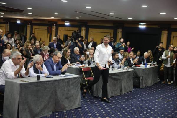 ΣΥΡΙΖΑ: Να επιστρέψουν έδρες όσοι φεύγουν ζήτησε ο Κασσελάκης – Ψηφίστηκε το σχέδιο πολιτικής απόφασης (βίντεο)